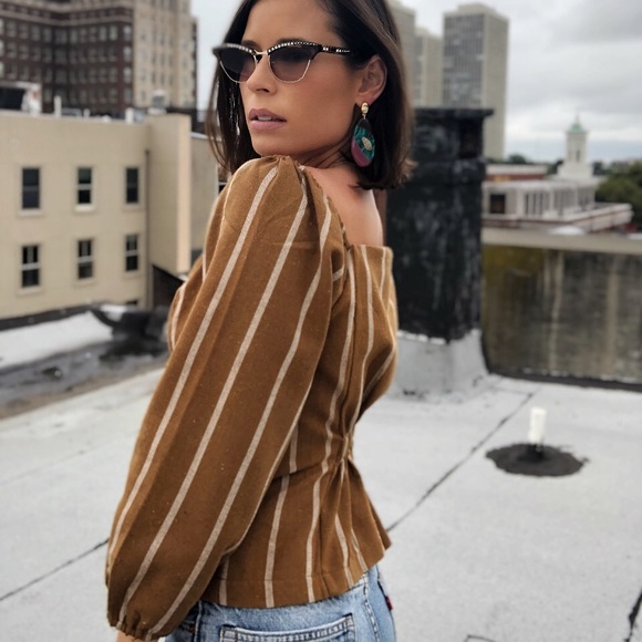 Last 1✨Cassandra Mustard Button Puff Sleeve Top - Picture 6 of 8